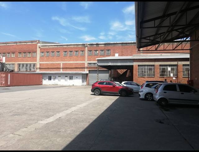 3,140M² FACTORY TO LET IN NEW GERMANY